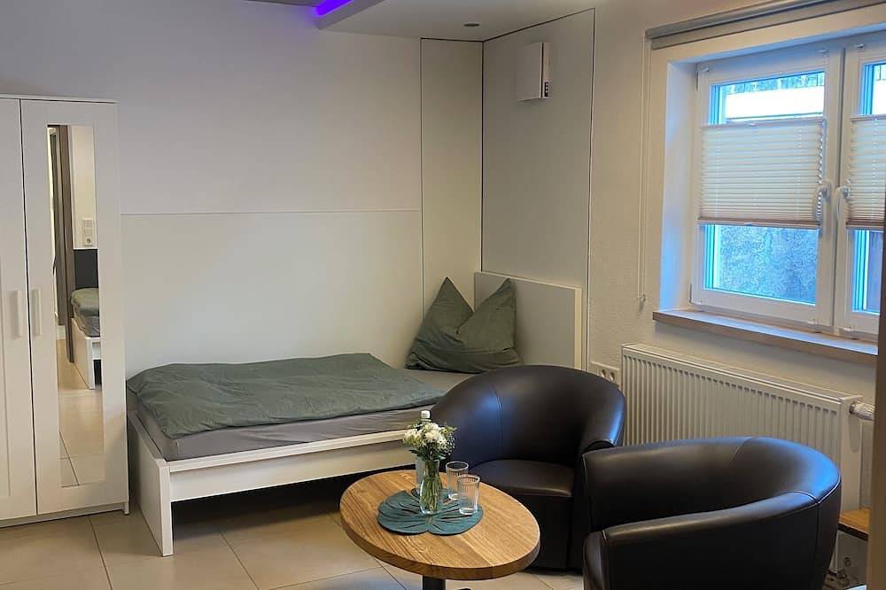 Ganze Wohnung, Modernes Apartment in ruhiger Gegend in Burgbernheim, Romantische Straße