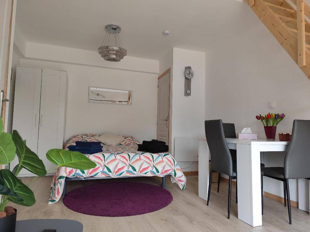 Appartement entier, One-Bedroom Apartment - Mezzanine Floor in Genas, Lyon et ses environs