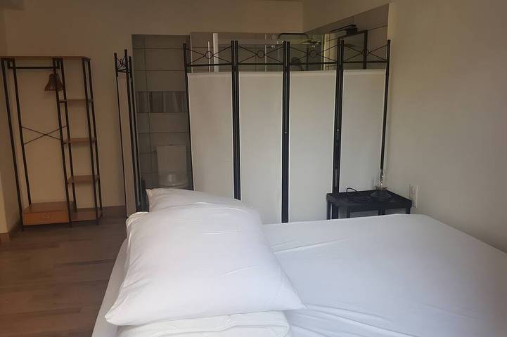 Location de vacances pour 9 personnes, avec piscine ainsi que jardin et terrasse à Courry - 4