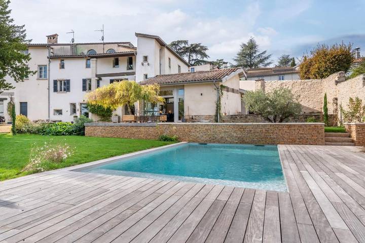 Location de vacances pour 9 personnes, avec piscine et jardin à Saint-Didier-au-Mont-d'Or