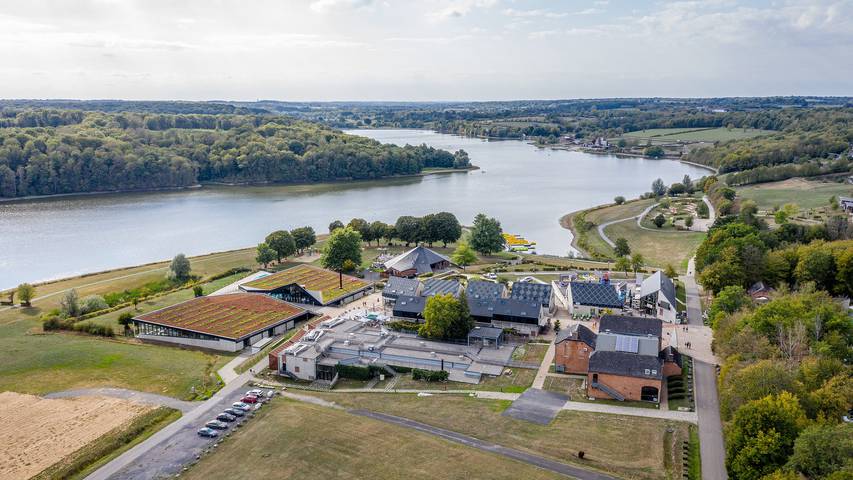 Gîte pour 8 personnes, avec piscine ainsi que sauna et terrasse, adapté aux familles dans Lac du Val-Joly - 4