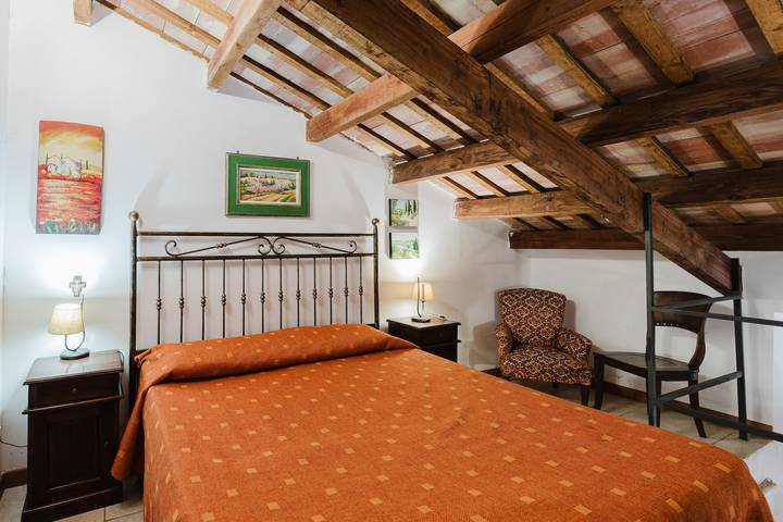 Vacation rental for 2 people, with yard, with pets in Sicily