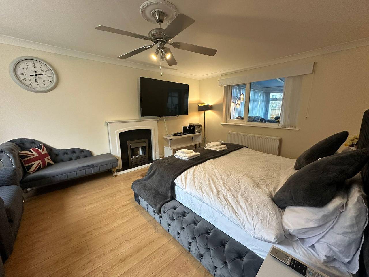 4 Bed House - Sleeps 8 - Pets - Parking - Wifi in Clacton-on-Sea, Essex