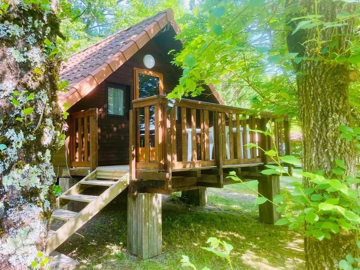 Location de vacances pour 4 personnes, avec piscine à Camon