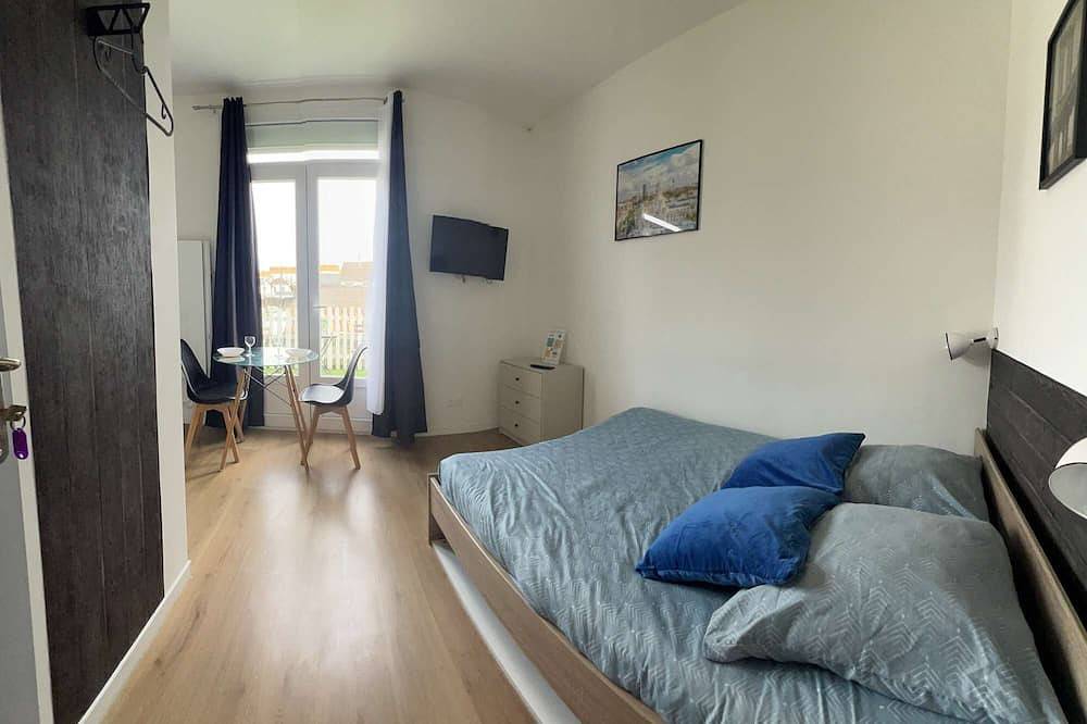 Entire apartment, Charmant studio terrasse en centre-ville in Châtellerault, Vienne