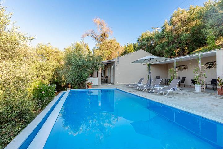 Ferienhaus für 4 Personen mit Pool in Psaras, Korfu