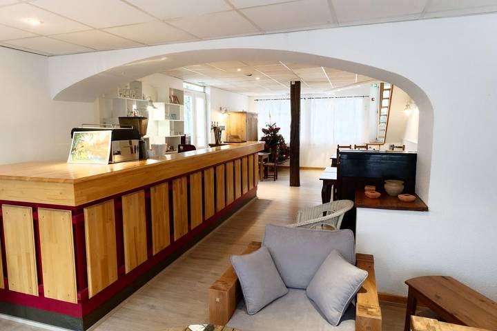 Gîte pour 14 personnes, avec Terrasse ainsi que Jardin et Vue