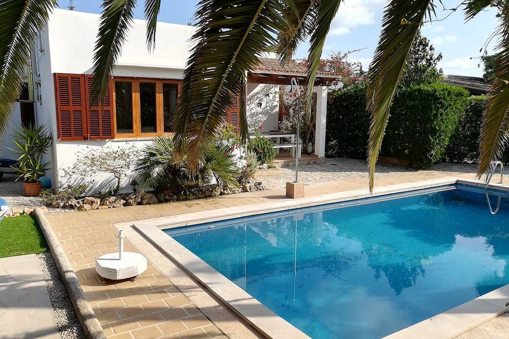 Ferienhaus mit Pool und Palmen in Cala Anguila, Manacor