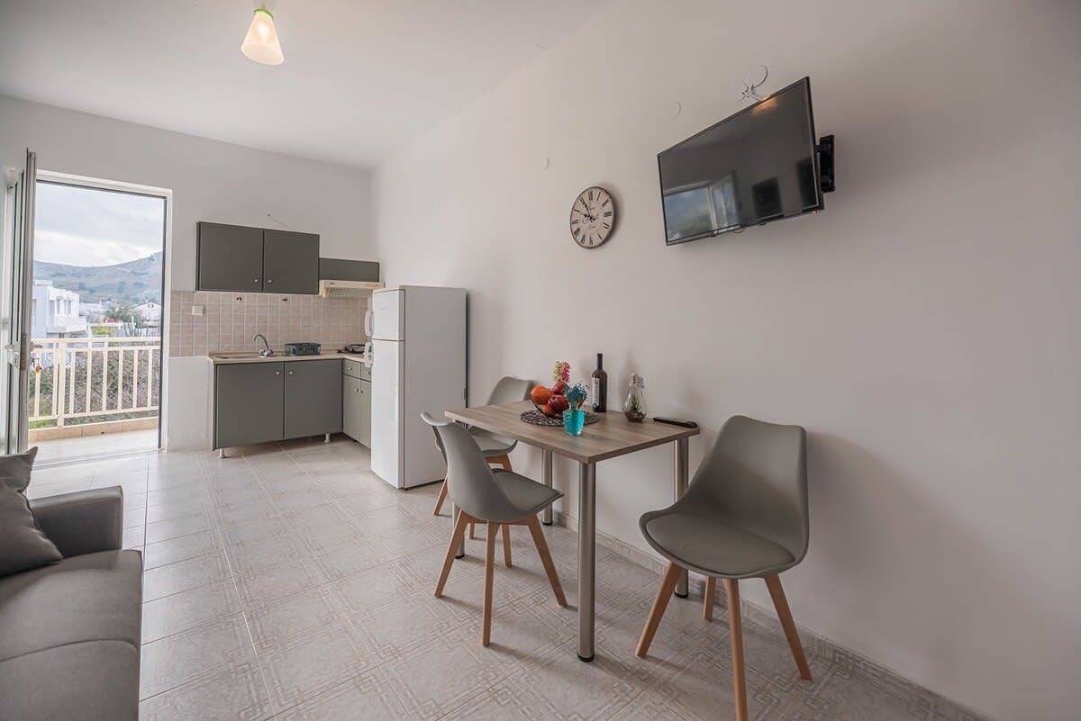 Appartement entier, Appartement de vacances pour 3 personnes avec balcon/terrasse in Archángelos, Rhodes