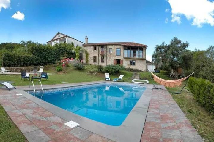 Casa de vacaciones para 3 personas, con Balcón y Terraza además de Jardín y Piscina en La Lama