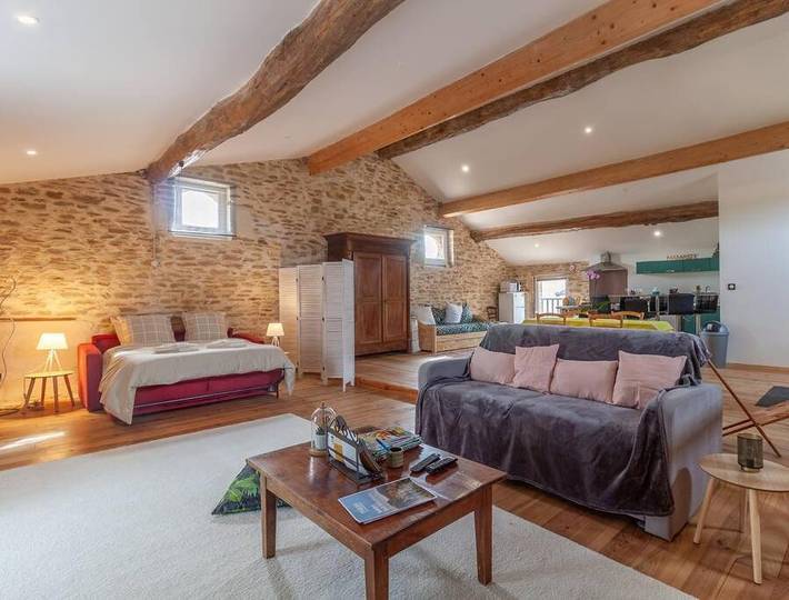 Gîte pour 6 personnes, avec jardin dans Davayé