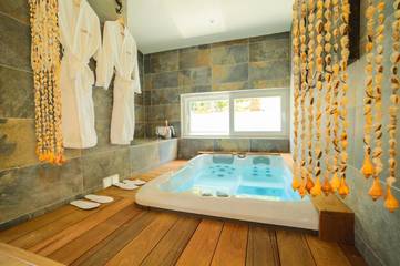 Chambre d’hôte pour 2 personnes, avec jacuzzi ainsi que jardin et piscine dans Parc national des Calanques