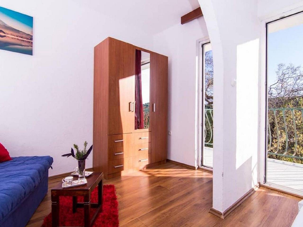 Ganze Ferienwohnung, Studioappartement Esthera 2 mit Balkon in Strandnähe in Okrug Donji, Ciovo
