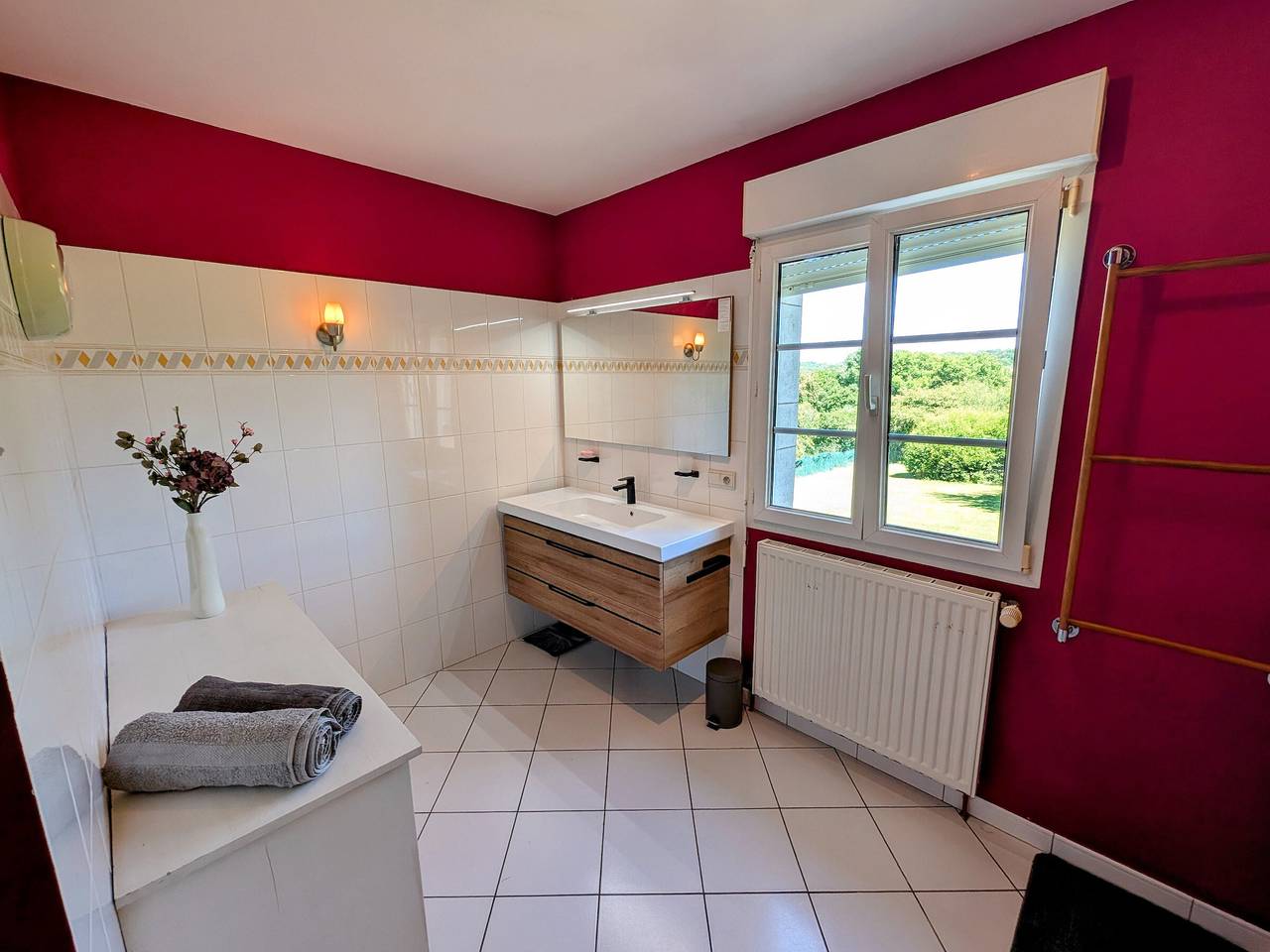 Amplia casa rural en Fretigney con jardín y billar, ideal para 8 pers. in Fretigney-et-Velloreille, Alto Saona