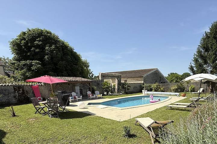 Location de vacances pour 6 personnes, avec jardin à Saint-Palais-du-Né