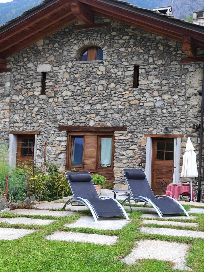 Appartamento intero, Appartamento 'Mini House' con vista sulle montagne, terrazza privata e giardino privato in La Cretaz-Roisan, Comune di Roisan