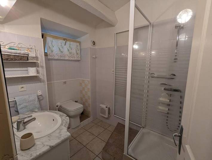 Gîte pour 4 personnes, avec jardin ainsi que piscine et terrasse à Vals-les-Bains - 4