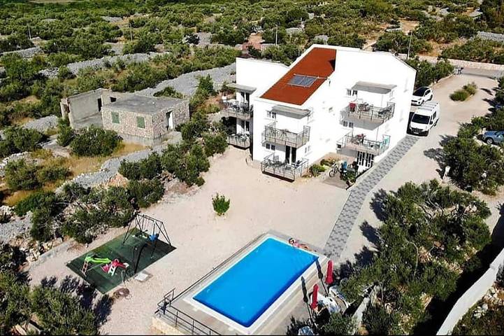 Ferienwohnung für 4 Personen, mit Balkon und Pool - 1