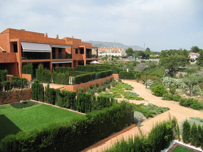 Gîte pour 6 personnes, avec terrasse ainsi que vue et piscine à Calafat - 4