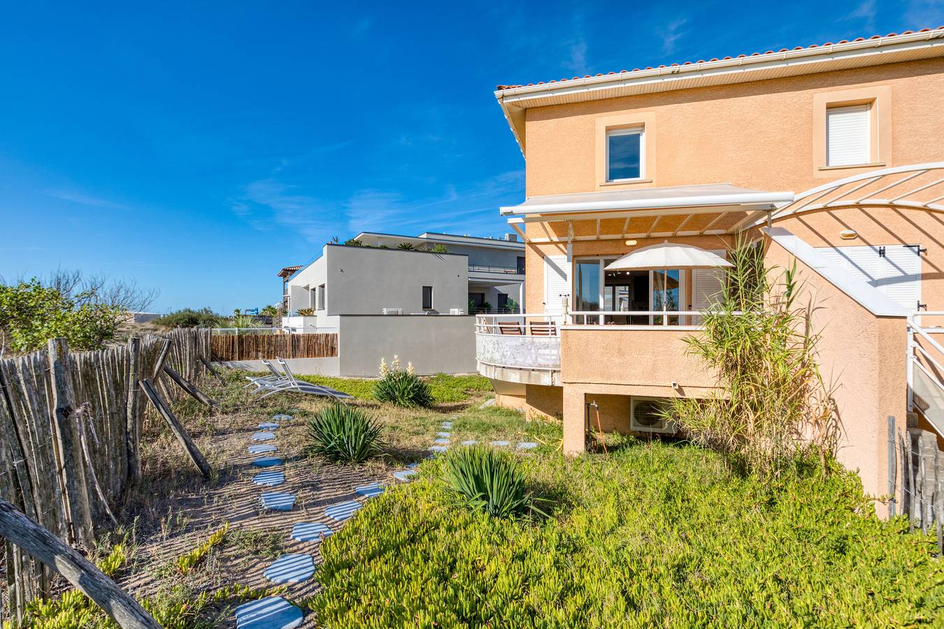 Ferienhaus 'Les Pieds Dans L’eau' mit Meerblick, Wlan und Klimaanlage in Marseillan-Plage, Marseillan