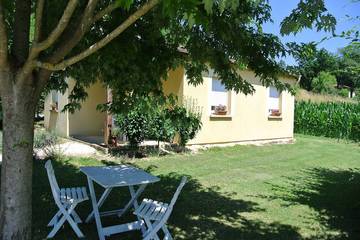 Gîte pour 4 personnes, avec jardin et terrasse à Castels