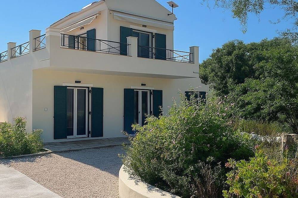 Villa Thelios, surrounded by nature and close to the Ionian Sea in Poulades, Korfu