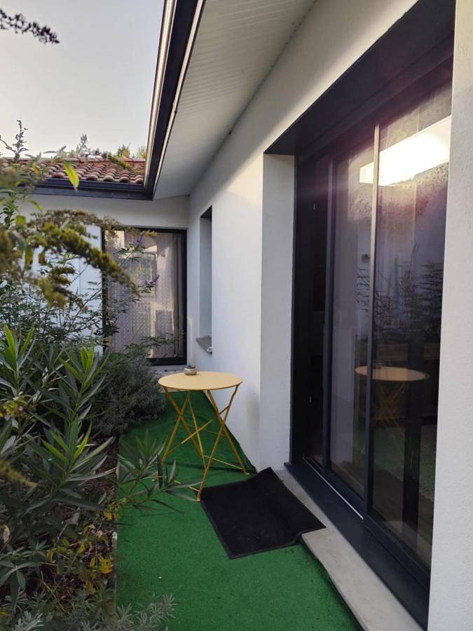 Gîte pour 2 personnes, avec sauna ainsi que terrasse et jacuzzi à Azur - 2