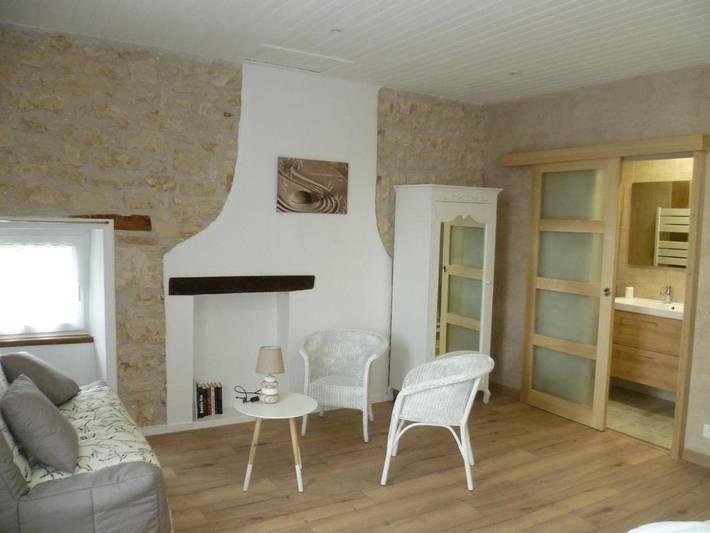 Location de vacances pour 4 personnes, avec terrasse et piscine ainsi que jardin et vue à La Caillère-Saint-Hilaire - 2