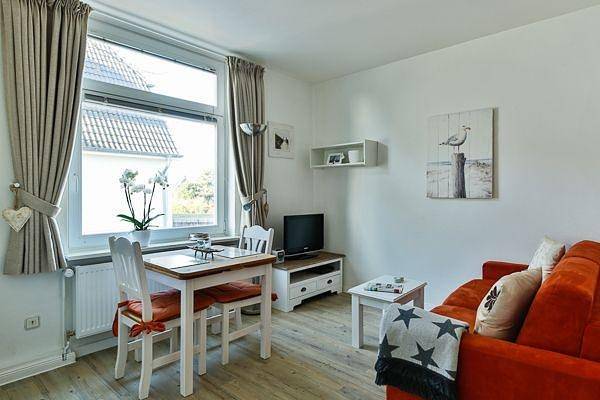 Ganze Ferienwohnung, App. 7 in strandnaher Lage - Bäderstil-Villa in Wenningstedt/Sylt in Wenningstedt, Sylt