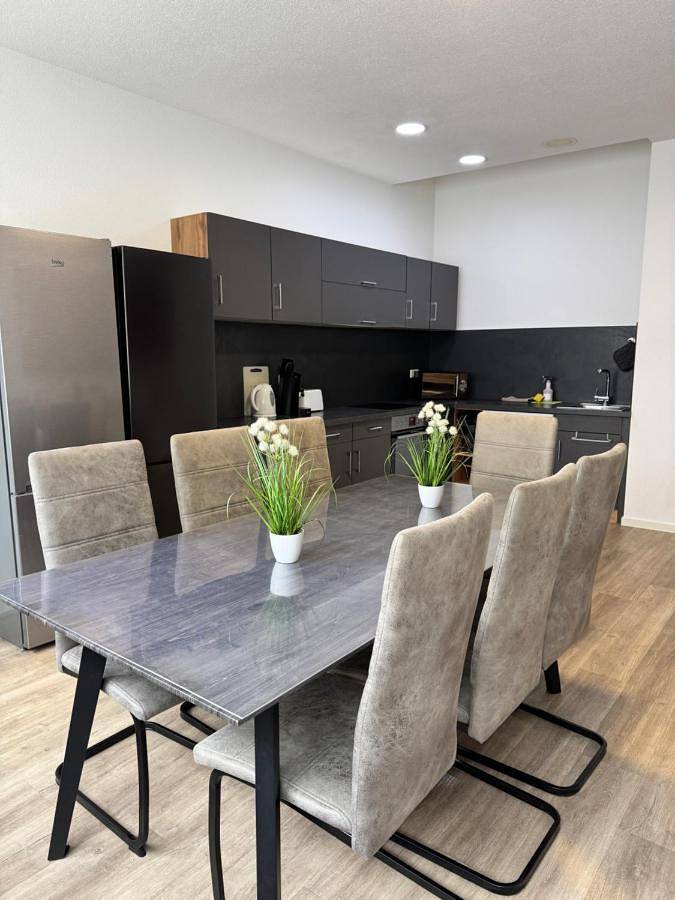 Ferienwohnung für 7 Personen, mit Terrasse und Garten sowie Ausblick