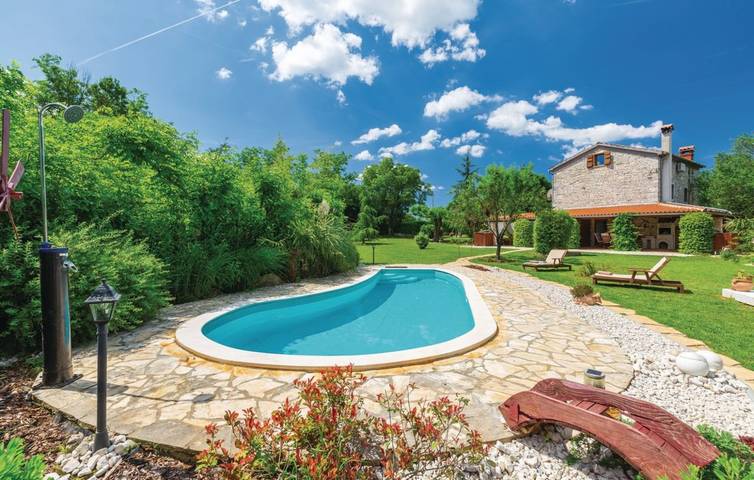 Ferienhaus für 6 Personen, mit Garten und Pool