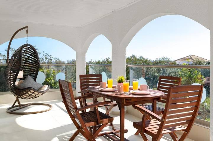 Ferienhaus für 4 Personen, mit Terrasse und Garten sowie Ausblick in Afantou