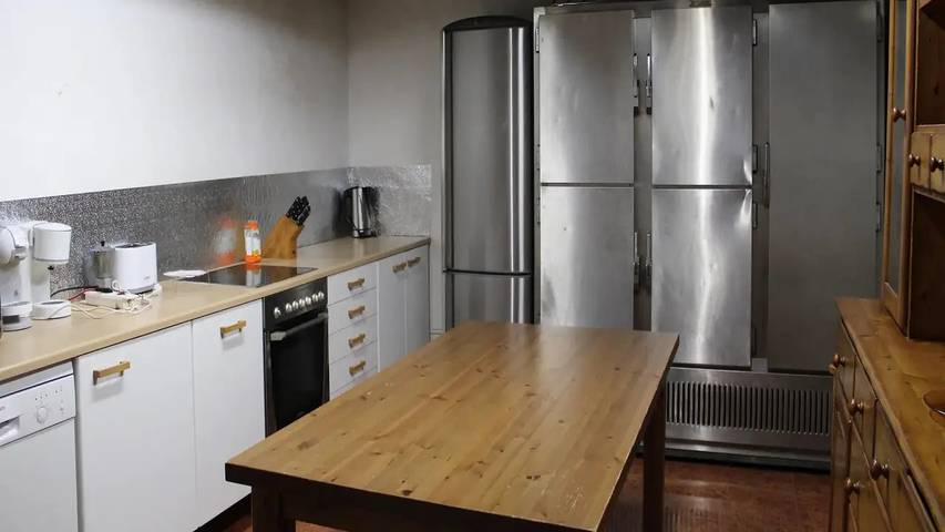 Casa rural para 14 personas, con piscina y jardín en Bages - 4