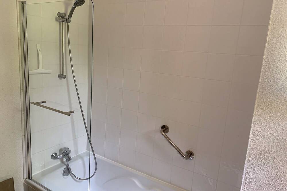 Entire apartment, Duplex 4p + 1 child 3* in a tourist residence with swimming pool in Montbrun-les-Bains, Nyons region