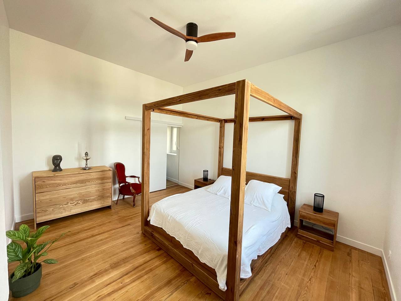 Villa entera en Eyrans: 10 personas, 5 habitaciones, 5 camas, 4 baños in Eyrans, Región de Blaye