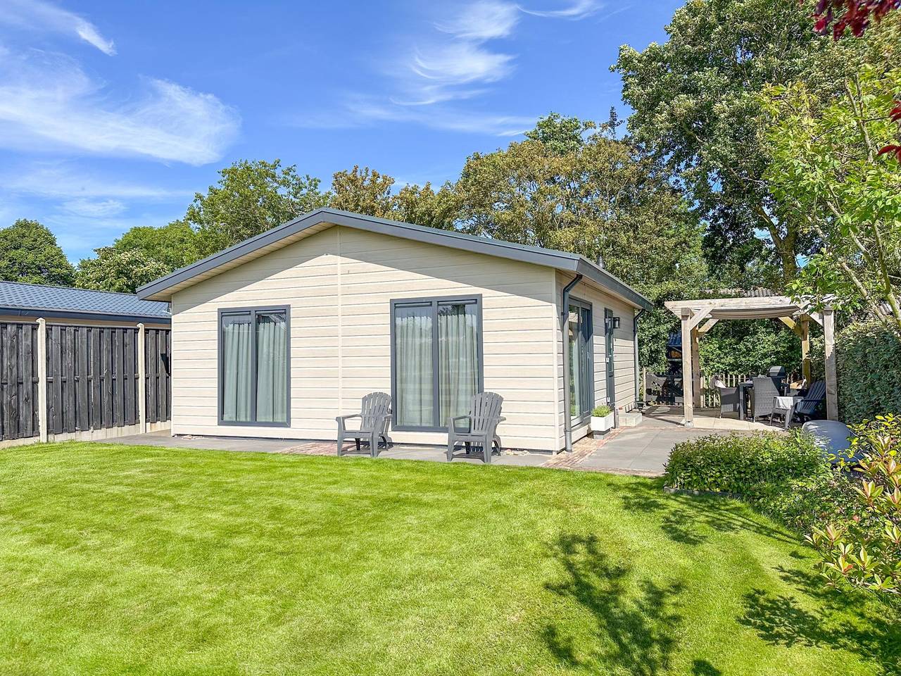 Schönes Chalet in ruhiger Lage, 7 km vom Strand entfernt in Heiloo, Noord-Holland - Nordseeküste