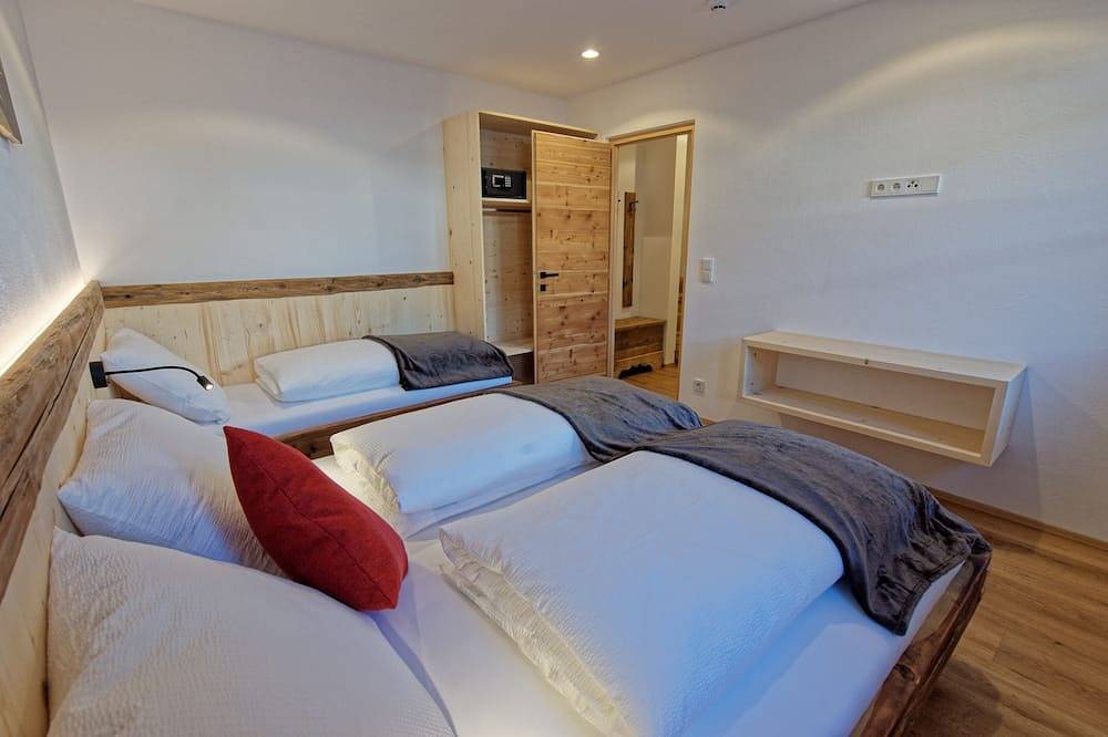 Ganze Wohnung, Ferienwohnung \"Tischlerhof Stadl\" mit Balkon und Bergblick in San Giacomo, Ahrntal