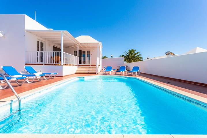 Villa für 10 Personen, mit Pool und Balkon/Terrasse - 1