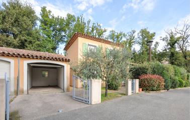 Gîte pour 6 personnes, avec piscine et terrasse à Callian