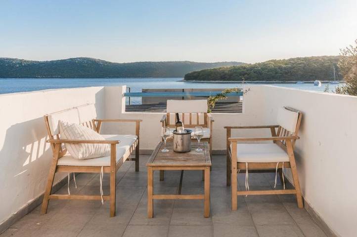Ferienwohnung für 5 Personen, mit Balkon und Terrasse sowie Ausblick in Brgulje