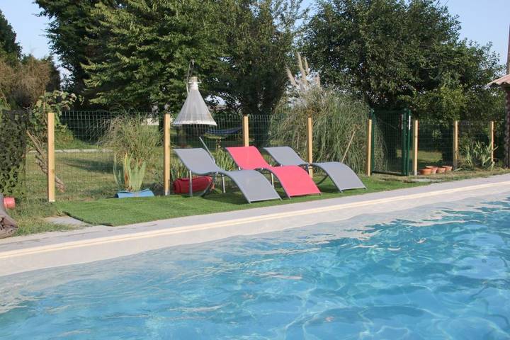 Location de vacances pour 8 personnes, avec piscine ainsi que jardin et vue à Upie - 4