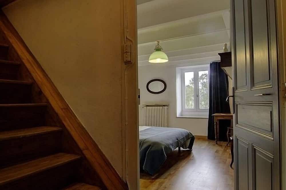 Maison Joly - Hautecourt Romaneche in Hautecourt-Romanèche, Jura Francais