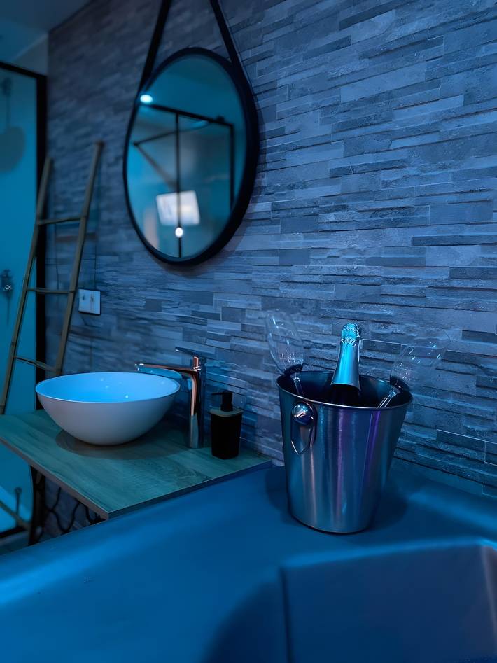 Gite "La Folie Romantique, with Private Spa, Terrace, Wi-Fi, and Air Conditioning in Sublaines, Tours region