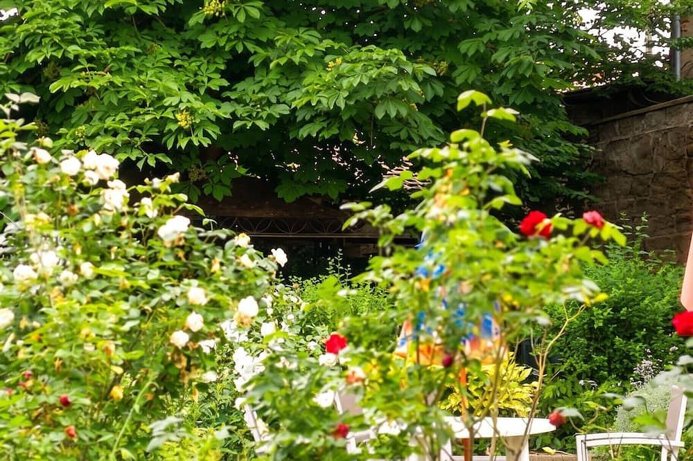 Entire apartment, Homerez - Studio in Néris-les-Bains in Néris-les-Bains, Montluçon region