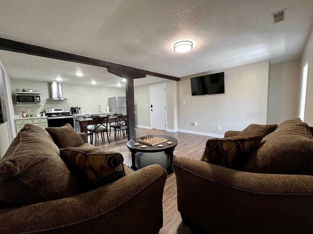 Ganze Wohnung, Havisham Bourbon Bar - Suite 18 - private, spacious, wine trail apartment in Alto Pass, Union County (IL)