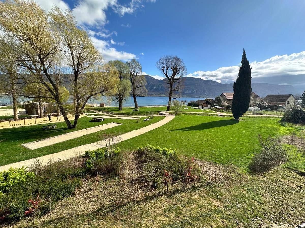 Appartement entier, Appartement, 20m du lac Conjux, vue lac in Conjux, Région de Chambéry