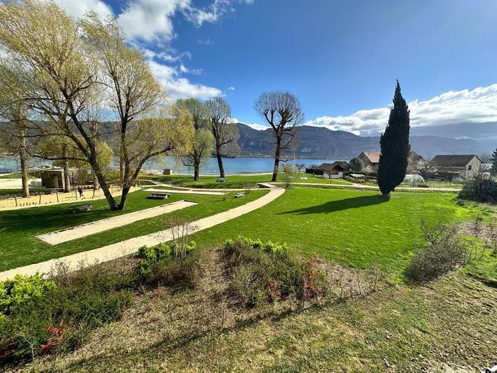 Gîte pour 4 personnes, avec vue ainsi que balcon et vue sur le lac à Conjux - 2