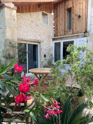 Gîte pour 4 personnes, avec terrasse et vue à Penne-d'Agenais