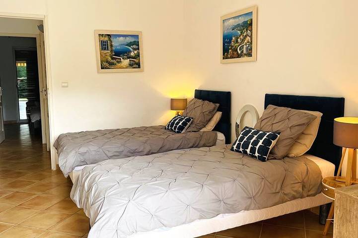 Gîte pour 4 personnes, avec terrasse et jardin dans Plage de l'Argentière - 4