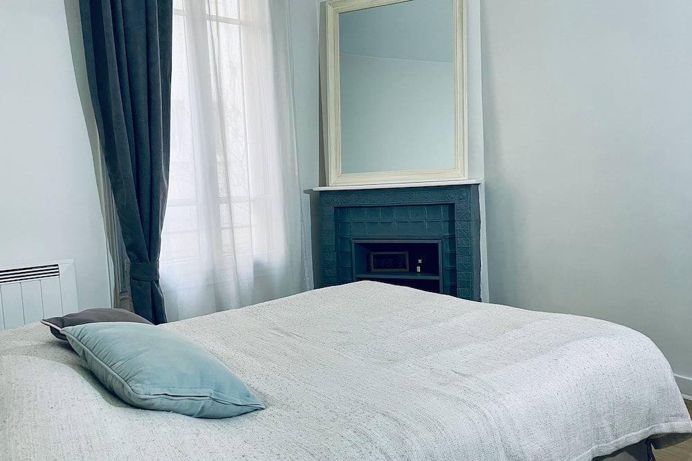 Entire apartment, 10 minutes from La Défense and 20 minutes from Paris or Rolland Garros in Suresnes, Hauts-de-Seine